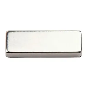 Магніт для гель-лаку Cat`s eye ADORE 