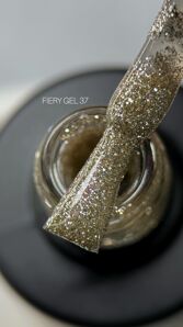SAGA Fiery Gel Polish Гель-лак світловідбиваючий 8 мл №37