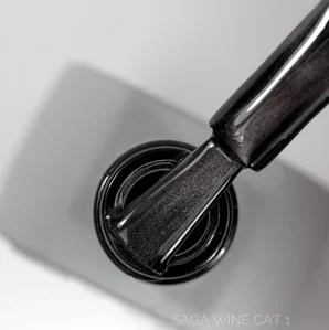 Гель-лак кошаче око, 10 мл №01 Wine Cat Gel Polish SAGA Professional