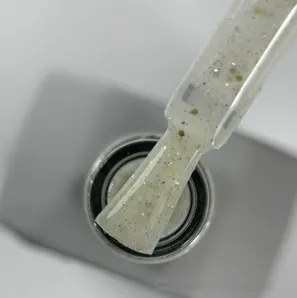 База камуфлююча з глітером, 10 мл №02 Sugar Base SAGA Professional