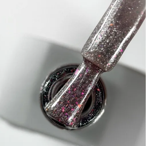 Гель-лак кришталева кішка з хлоп`ями юкі, 9 мл №08 Cat Shine Gel Polish SAGA Professional