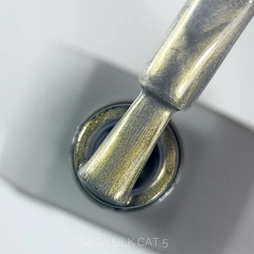 Гель-лак кошаче око з перлинним ефектом, 10 мл №05 Silk Cat Gel Polish SAGA Professional 