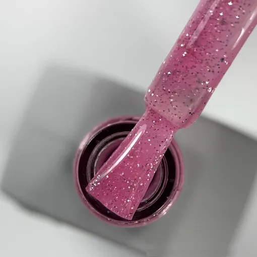 База камуфлююча з глітером, 10 мл №05 Sugar Base SAGA Professional