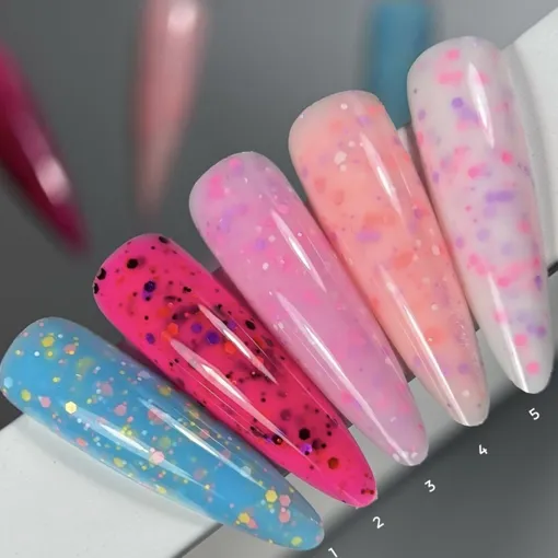 База з пластівцями-конфеті, 13 мл №05 Cocktail Base SAGA Professional