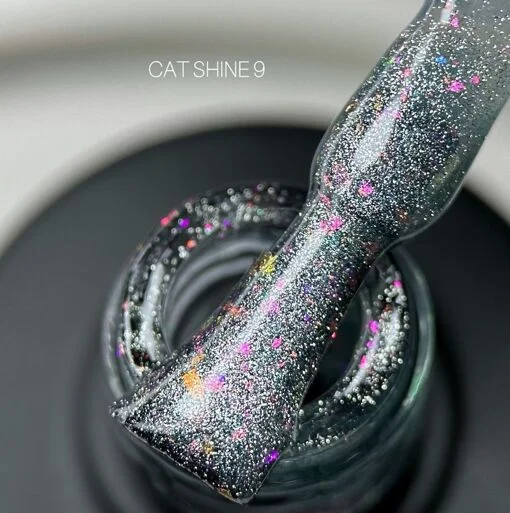 Гель-лак кришталева кішка з хлоп`ями юкі, 9 мл №09 Cat Shine Gel Polish SAGA Professional